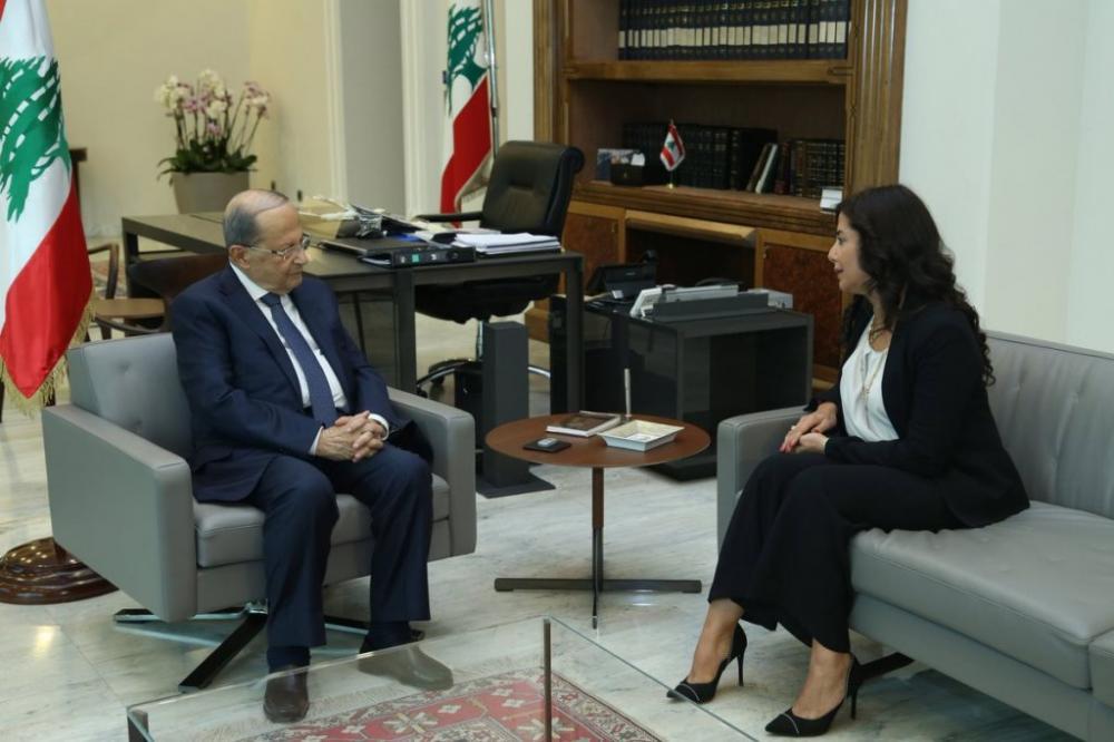القاضية جويل فواز وميشال عون