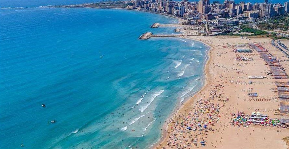 شاطئ في لبنان