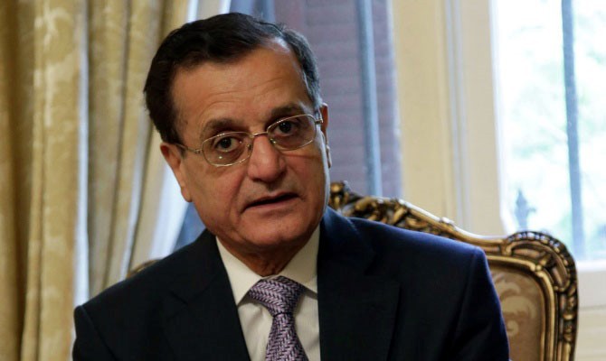 عدنان منصور