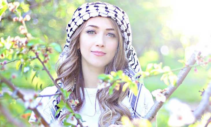 دلال أبو اَمنة