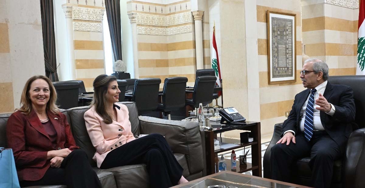 على موائد مورغان أورتاغوس دار الكثير من الأحاديث ووُضع العديد من الأطباق، أما الطبق الساخن فقد كان السلاح